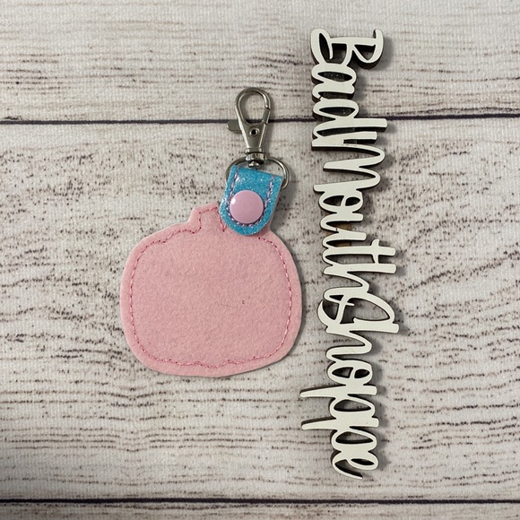 *Bumble Stitch Spoopy Pumpkin in Sweet Tooth Jack O Lantern Keychain Purse Charm - Picture 2 of 2